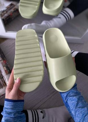 Чоловічі літні гумові оливкові шльопанці adidas yeezy slide🆕 тапочки изи4 фото