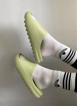 Жіночі літні оливкові шльопанці adidas yeezy slide🆕 тапочки изи