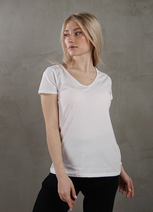 Жіноча приталенна футболка в-виріз 100% бавовна