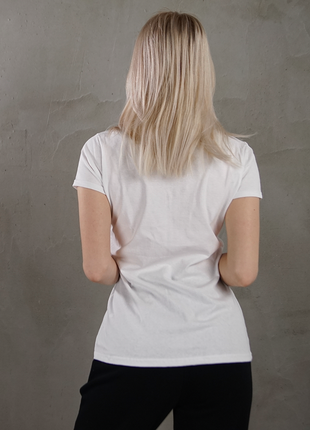 Жіноча приталенна футболка в-виріз 100% бавовна4 фото