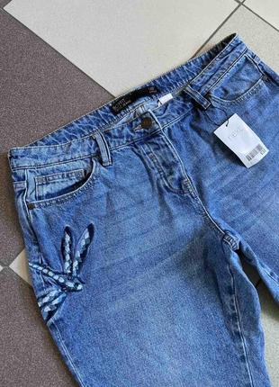 Крутые джинсы с стрекозой next9 фото