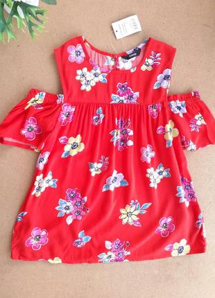 Яркая красная блуза с открытыми плечами в цветочный принт, цветы 9-10 лет