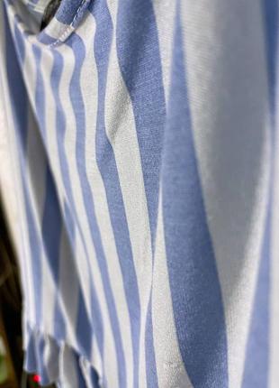 Бело голубой полосатый короткий кроп топ на бретельках2 фото
