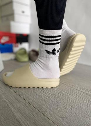 Тапочки adidas yeezy5 фото