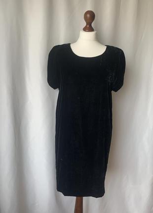 Маленькое чёрное велюровое платье selected