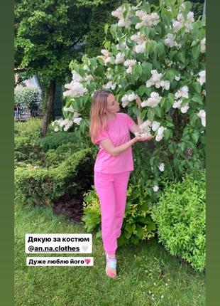 Футболка вільного крою в кольорах.