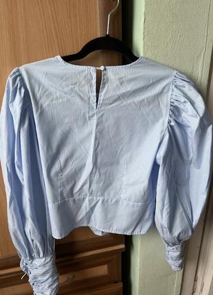 Голуба блузка з широкими рукавами stradivarius2 фото