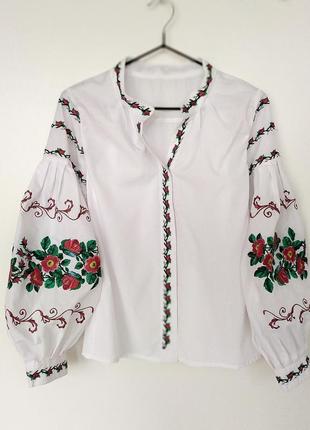 Жіноча бавовняна блуза вишиванка білого кольору з червоною вишивкою в стилі бохо з довгим рукавом2 фото