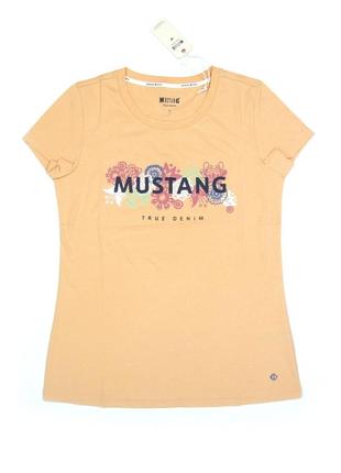 Женская персиковая футболка с ярким принтом mustang1 фото
