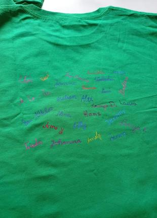Gildan. зелёная футболка с принтом. m и l размер.2 фото