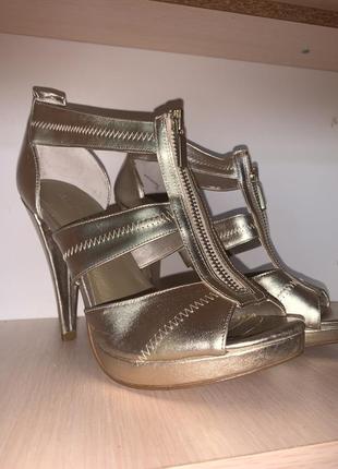 Босоніжки aldo