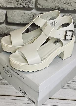 Продам женские босоножки steve madden. оригинал. р 37,5 . белые