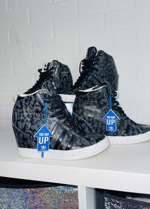 Жіночі кросівки снікерси adidas basket creme up на танкетці