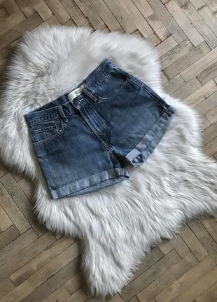 Высокие шорты levis, есть нюанс