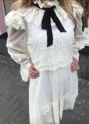 Біла мереживна сукня з об’ємними рукавами4 фото