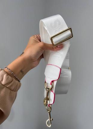 Marc jacobs logo white Toilette новинка яскрава трендова сумочка марк джейкобс біла малинова рожева трендовая белая малиновая розовая компактная сумка9 фото