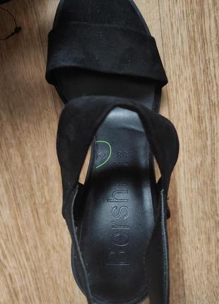 Замшевые босоножки с широкими полосками на блочном широком каблуке7 фото