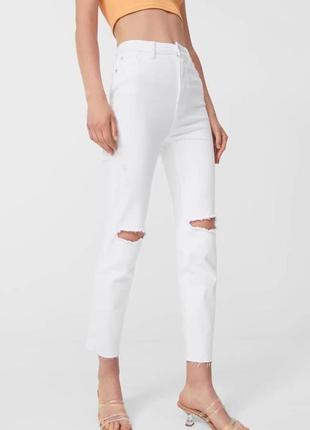 Білі джинси stradivarius mom slim fit