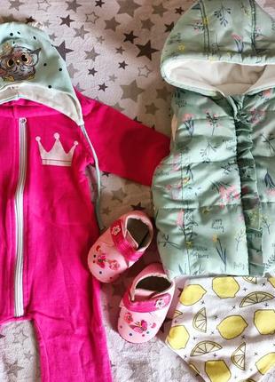 Набір речей на дівчинку 68р. жилєт, туфлі , ромпер,шапуля і слюнявчик