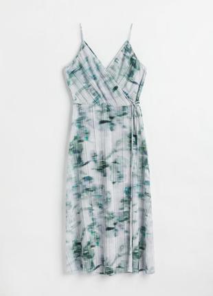 Платье длиной до икры из плиссированного трикотажа1 фото