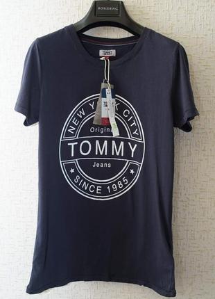 Женская удлиненная футболка tommy jeans темно синего цвета.3 фото