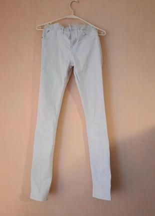 Стильні білі джинси5 фото