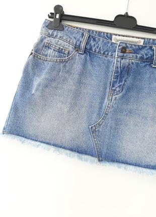 Стильна джинсова спідничка міні з необробленим низом_# 3972 фото