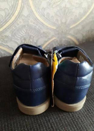 Босоніжки шкіряні сандалі на липучках impidimpi німеччина4 фото