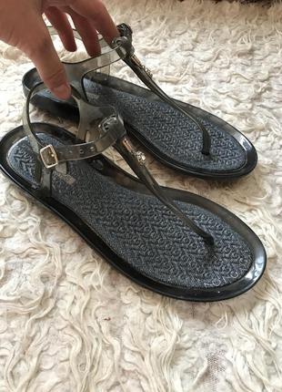 Красивые босоножки