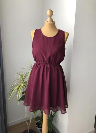 Сукня красивого бордового кольору