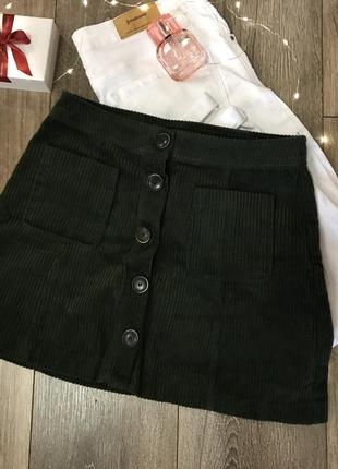 Вельветовая юбка на пуговицах хаки с карманами