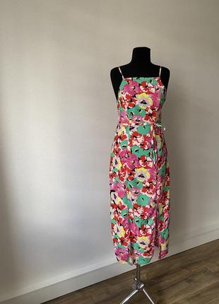 Платье с разрезами