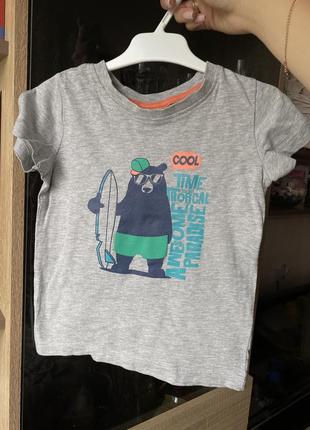 Серая  базовая футболка с медведем на лето хлопковая 2-3-4 года