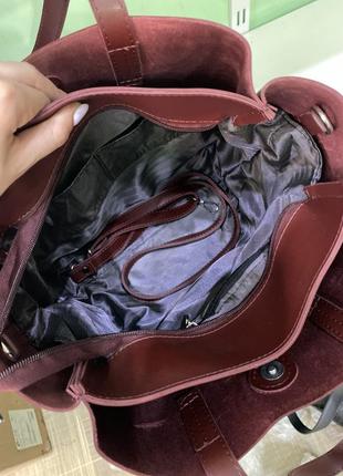 Бордовая женская вместительная сумка с длинным ремешком5 фото
