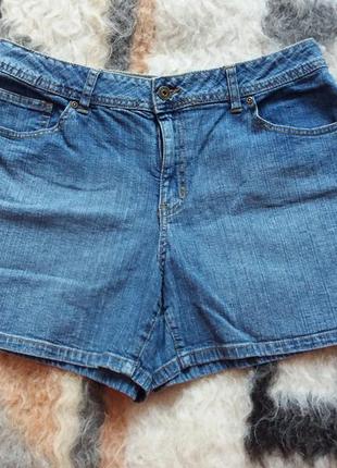 Джинсовые шорты с заниженной талией