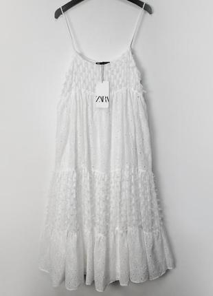 Біле вільне плаття з перфорацією і вишивкою zara