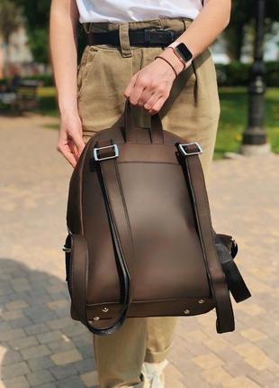 Універсальний шкіряний рюкзак з індивідуальною гравіровкою4 фото