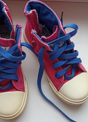 Високі кеді на дівчинку