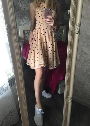 Ніжне плаття в горох