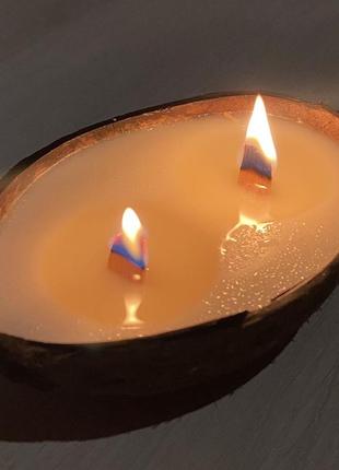 Соєва ароматична свічка в кокосі «cotton and iris»8 фото
