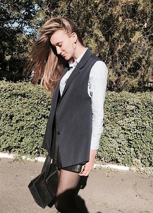 Дуже класна жилетка з шифоновоб спинкою