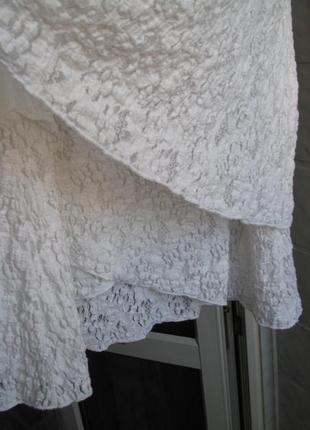 Чудесное белое кружевное платье с оборками от бренда vetono4 фото