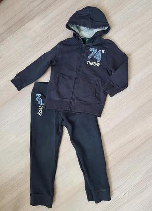 Спортивний костюм benetton на 4-6 років всередині петелька