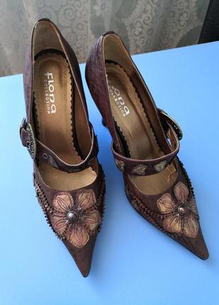 Жіночі туфлі на каблуці, шкіра, нові, 37.3 фото