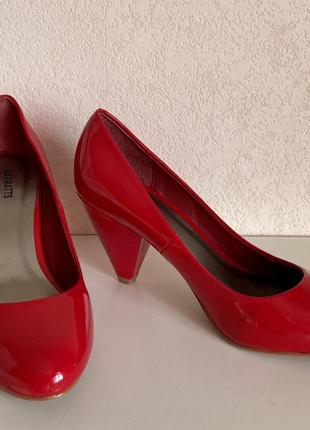 Туфлі з конусним каблуком класичні червоні barratts туфли красные с конусным каблуком2 фото