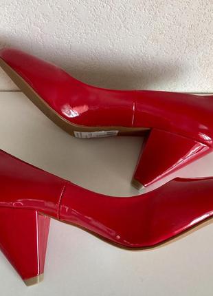 Туфлі з конусним каблуком класичні червоні barratts туфли красные с конусным каблуком4 фото