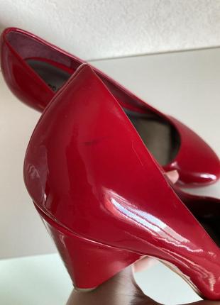 Туфлі з конусним каблуком класичні червоні barratts туфли красные с конусным каблуком6 фото