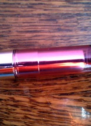 Красивая нюдовая неяркая нейтральная глянцевая зеркальная помада цвет темное розовое...