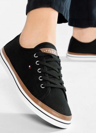 Кросівки.   tommy hilfiger iconic kesha sneaker fw0fw02823. 37 р