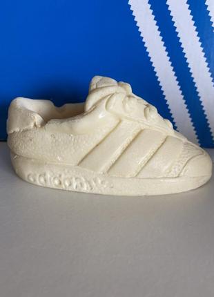 Adidas vintage з каменю